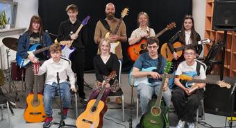 Koncert na 9 gitar